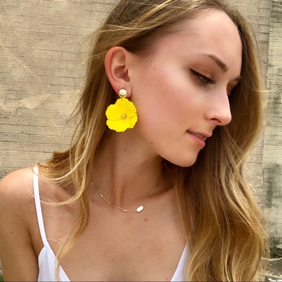 Armora’s | Yellow Flower Earrings 🌼 - Picture 2 of 2